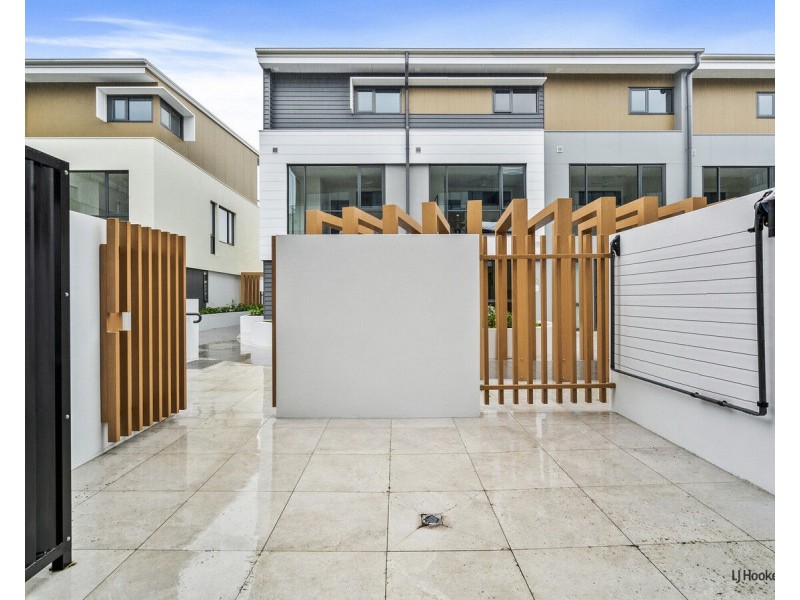 16/56 Harbourview Drive, Hope Island QLD 4212