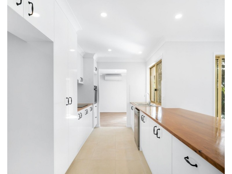 225 Nineteenth Avenue, Elanora QLD 4221