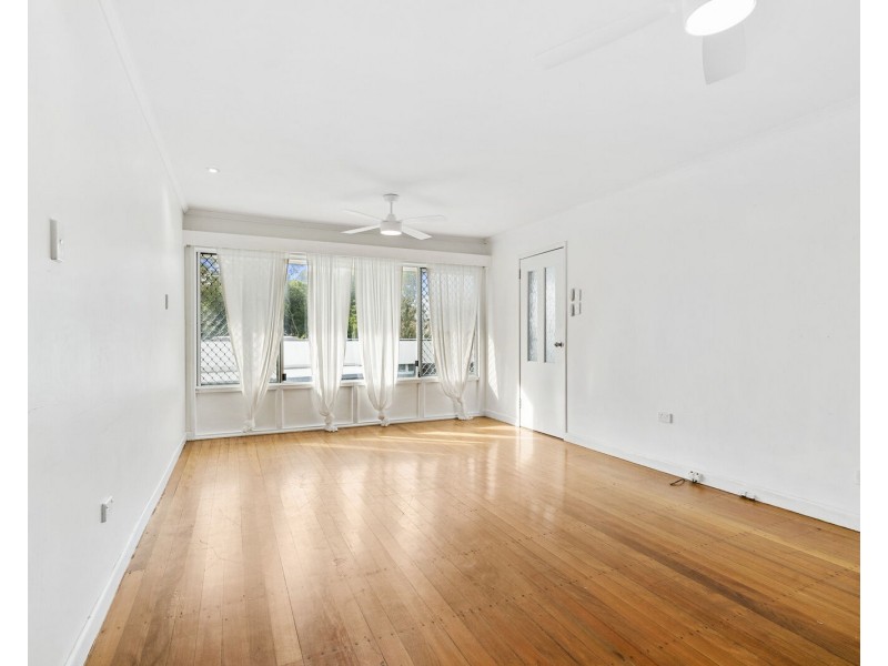 2/37 Miles Street, Coolangatta QLD 4225
