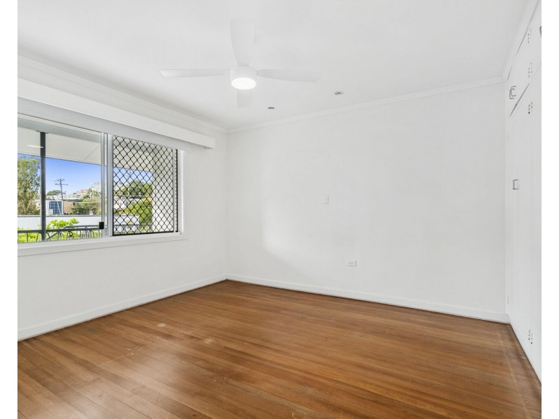 2/37 Miles Street, Coolangatta QLD 4225