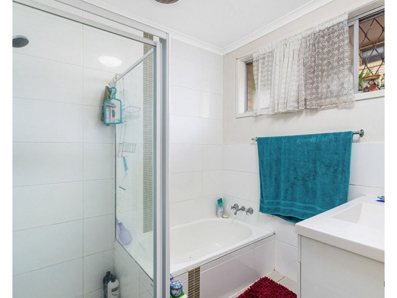 2/9 Walker Avenue, Palm Beach QLD 4221