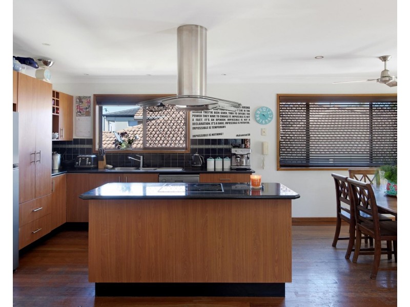 45 Broadwater Street, Runaway Bay QLD 4216