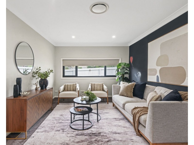 33 Sapphire Place, Elanora QLD 4221