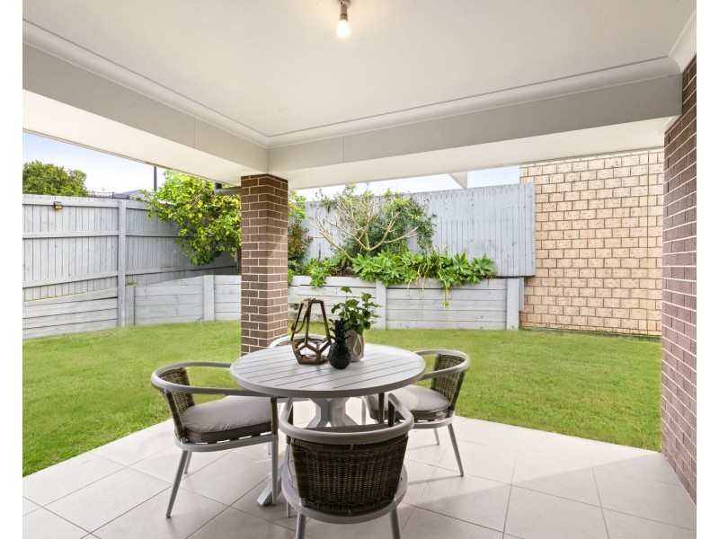 33 Sapphire Place, Elanora QLD 4221