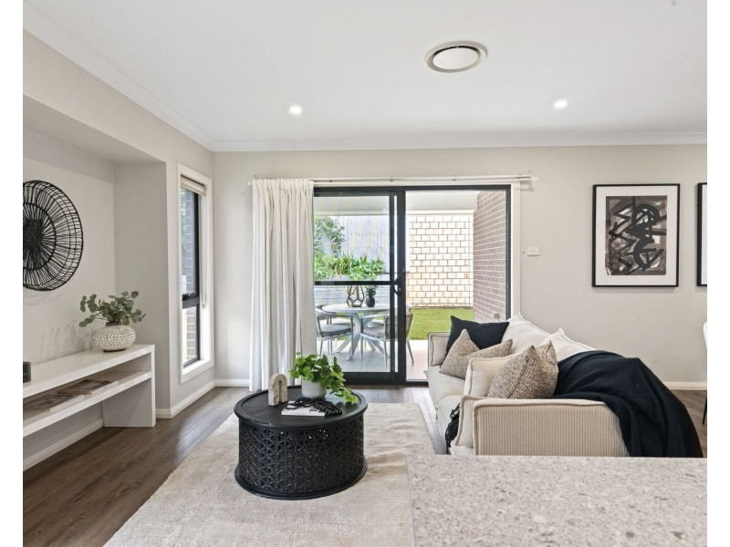 33 Sapphire Place, Elanora QLD 4221