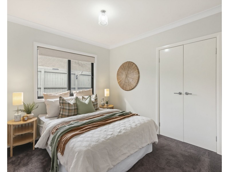 33 Sapphire Place, Elanora QLD 4221