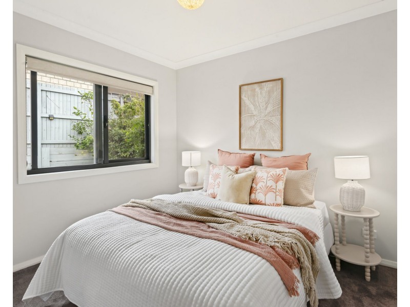 33 Sapphire Place, Elanora QLD 4221