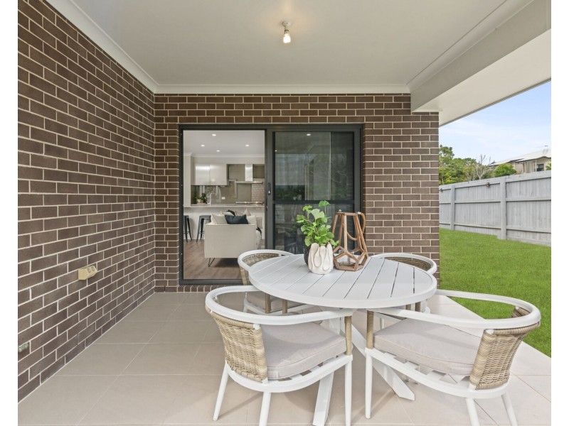 33 Sapphire Place, Elanora QLD 4221