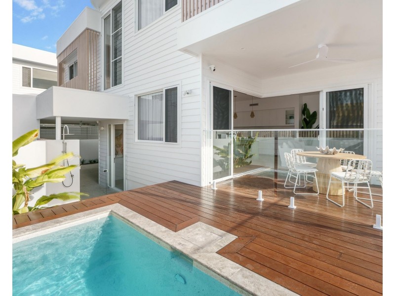 4 Philippine Lane, Palm Beach QLD 4221