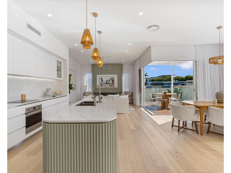 4 Philippine Lane, Palm Beach QLD 4221