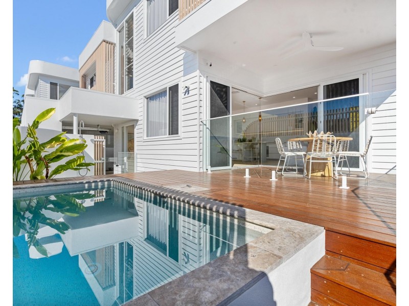 4 Philippine Lane, Palm Beach QLD 4221