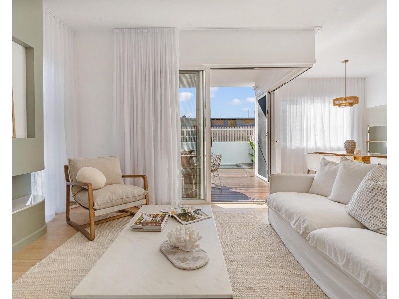 4 Philippine Lane, Palm Beach QLD 4221