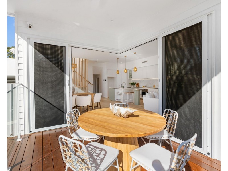 4 Philippine Lane, Palm Beach QLD 4221