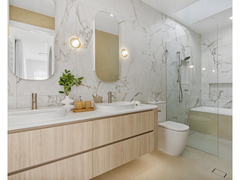 4 Philippine Lane, Palm Beach QLD 4221