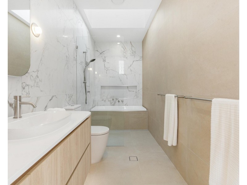 4 Philippine Lane, Palm Beach QLD 4221