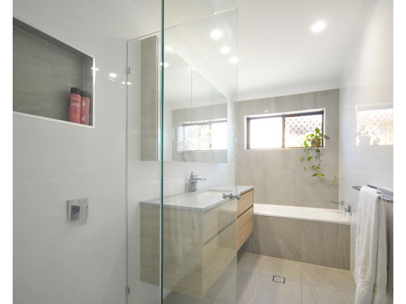5/2 Twenty Eighth Avenue, Palm Beach QLD 4221