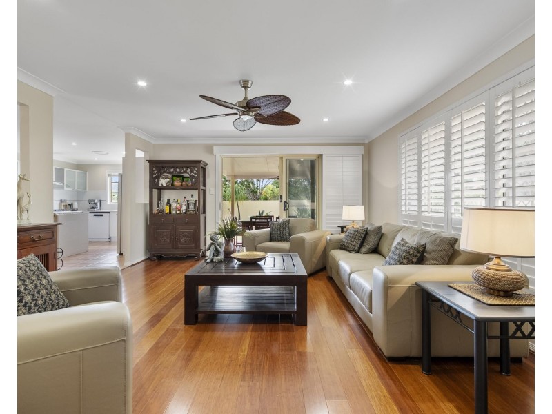 21 Ottelia Drive, Elanora QLD 4221