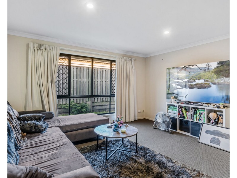 10 Tomah Street, Pacific Pines QLD 4211