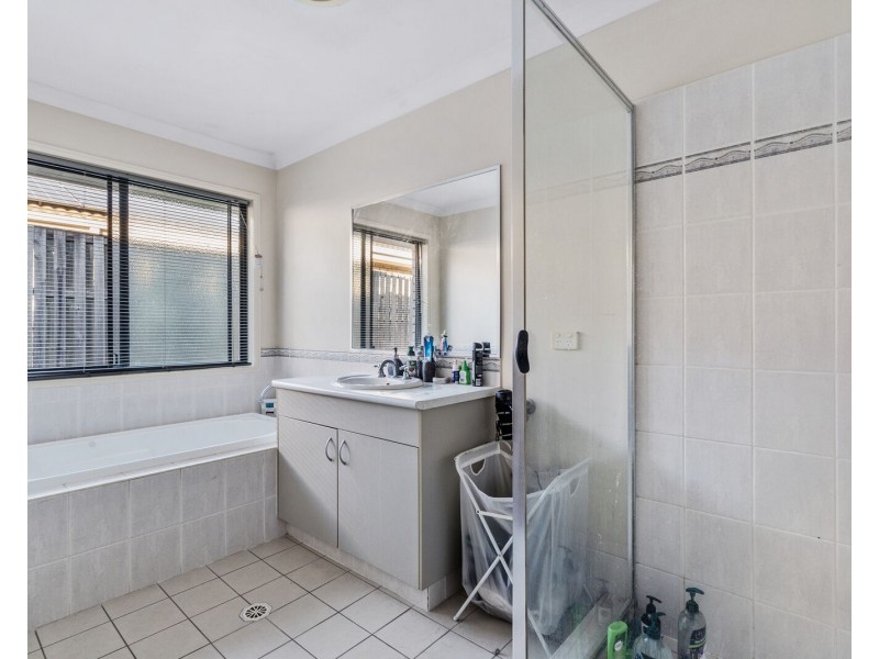 10 Tomah Street, Pacific Pines QLD 4211