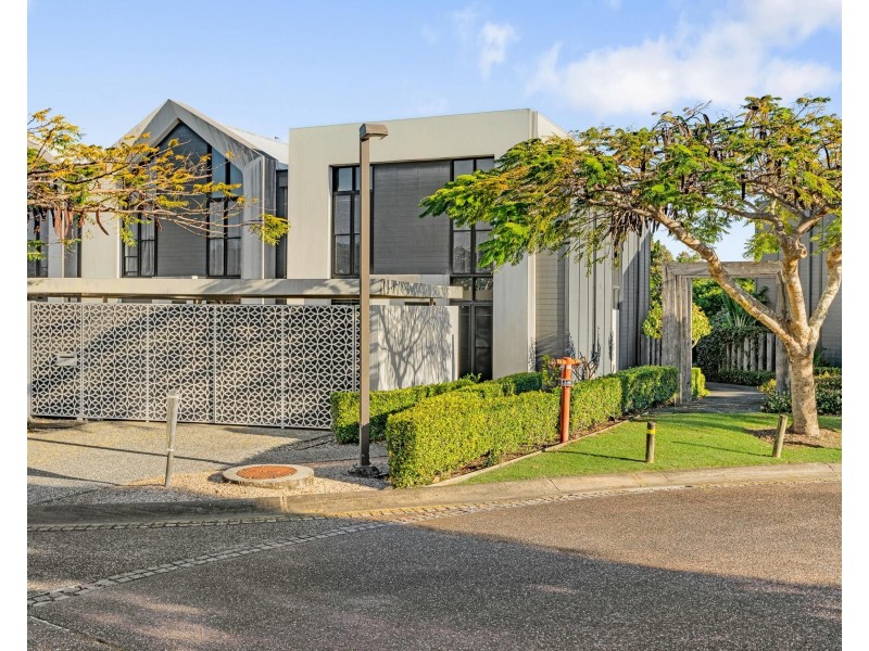 82 Peninsula Drive, Robina QLD 4226