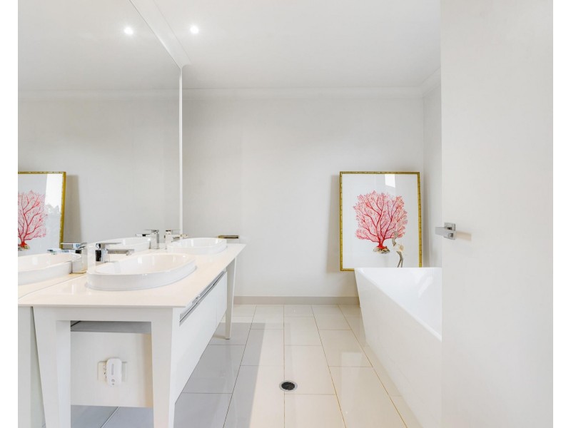 82 Peninsula Drive, Robina QLD 4226