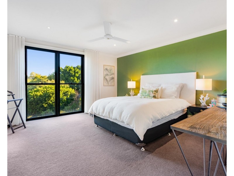 82 Peninsula Drive, Robina QLD 4226