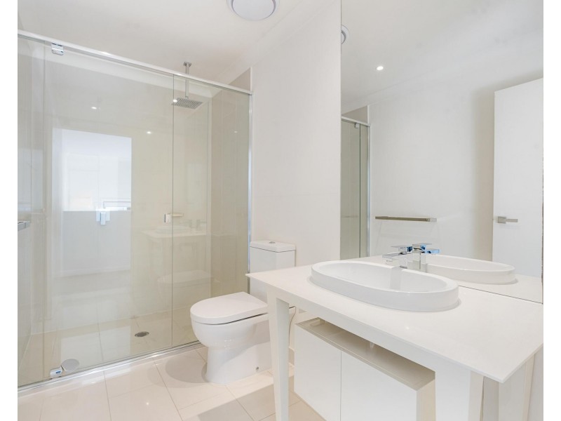 82 Peninsula Drive, Robina QLD 4226