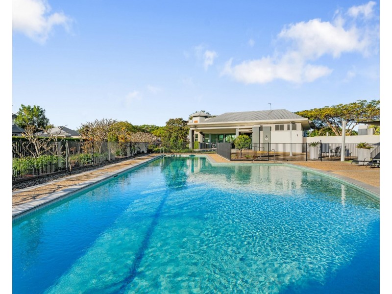 82 Peninsula Drive, Robina QLD 4226