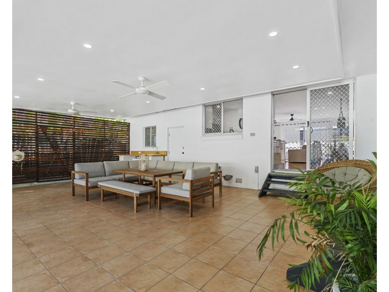 8 Drumfish Drive, Currumbin Waters QLD 4223