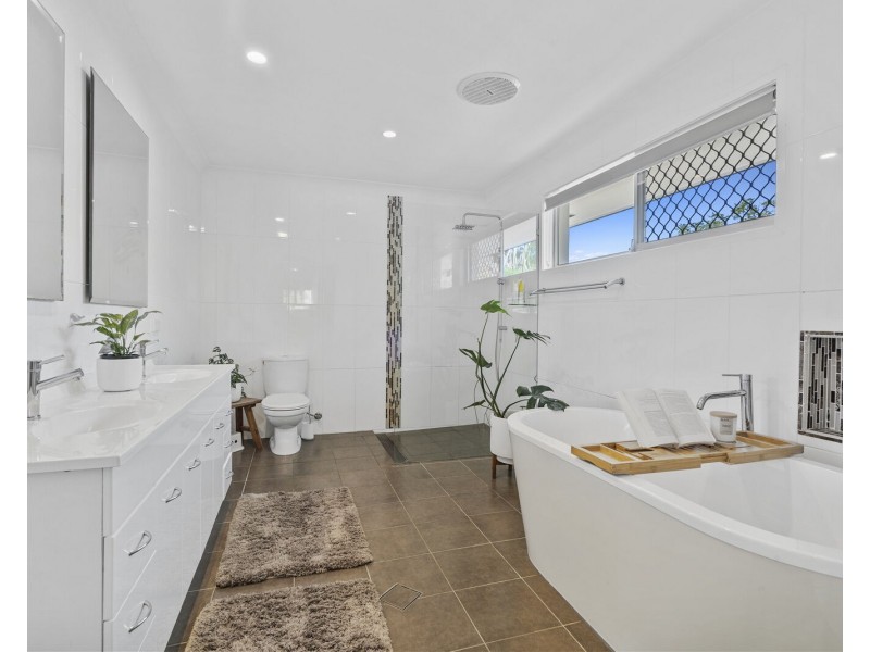 8 Drumfish Drive, Currumbin Waters QLD 4223