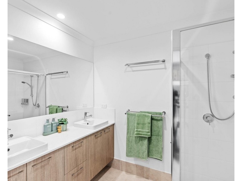 2/74 Guineas Creek Road, Currumbin Waters QLD 4223