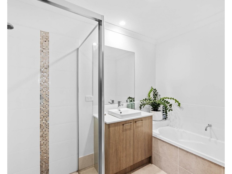 2/74 Guineas Creek Road, Currumbin Waters QLD 4223
