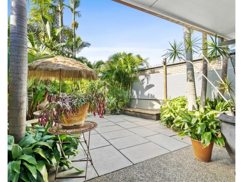 2/62 Parnki Parade, Palm Beach QLD 4221