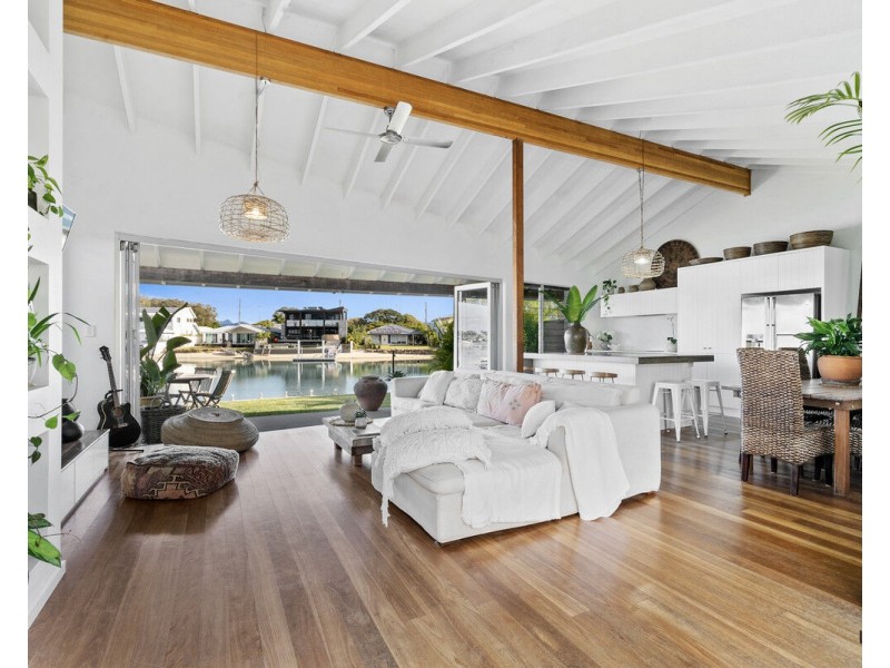 2/62 Parnki Parade, Palm Beach QLD 4221
