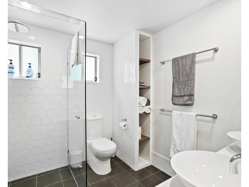 1/738 Pacific Parade, Currumbin QLD 4223