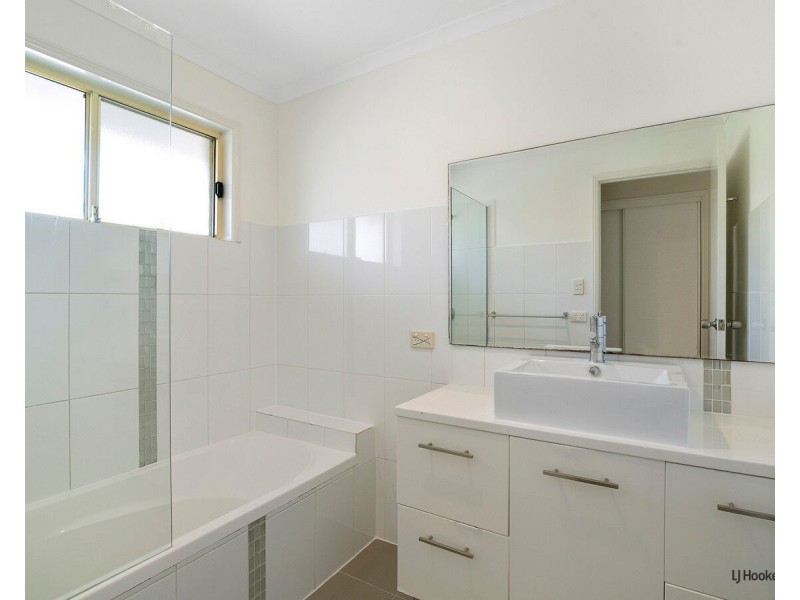 16 Daphne Court, Elanora QLD 4221