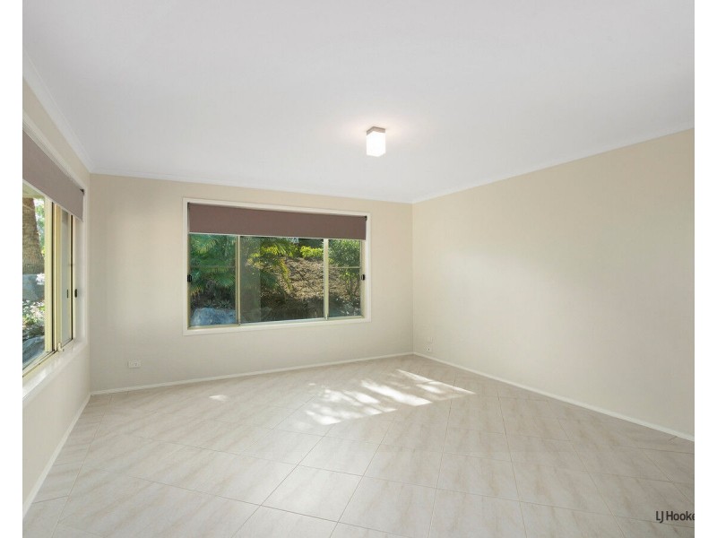 16 Daphne Court, Elanora QLD 4221