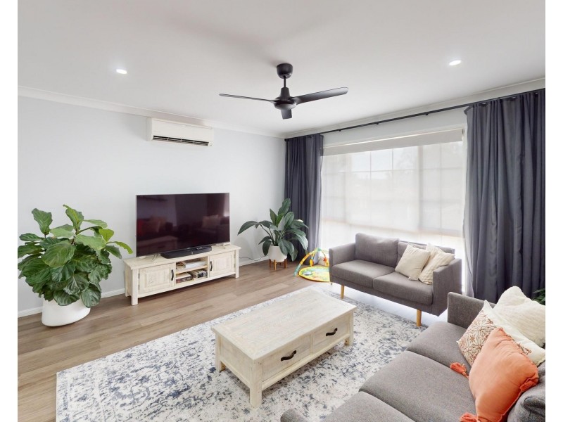 43 Saffron Street, Elanora QLD 4221