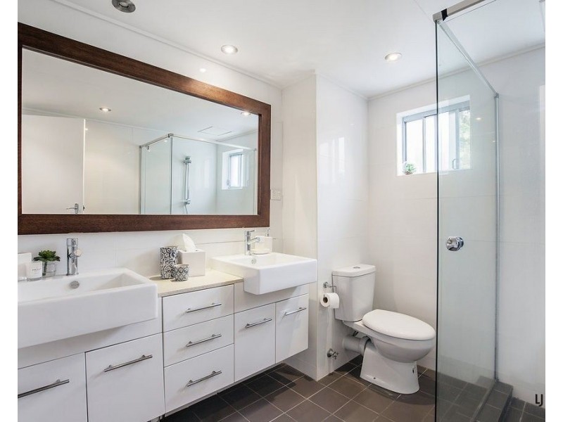 2/738 Pacific Parade, Currumbin QLD 4223