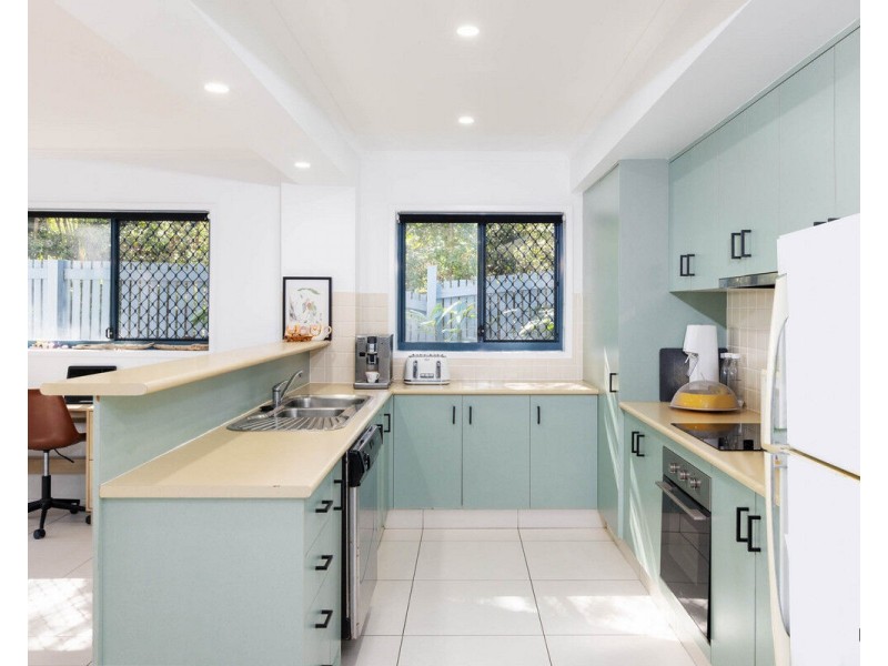 4/7-9 Stapylton Street, Coolangatta QLD 4225