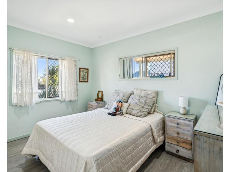42 Acanthus Avenue, Burleigh Heads QLD 4220