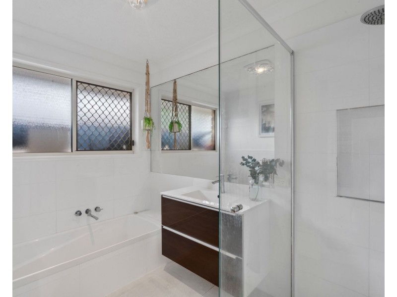 35 Saffron Street, Elanora QLD 4221