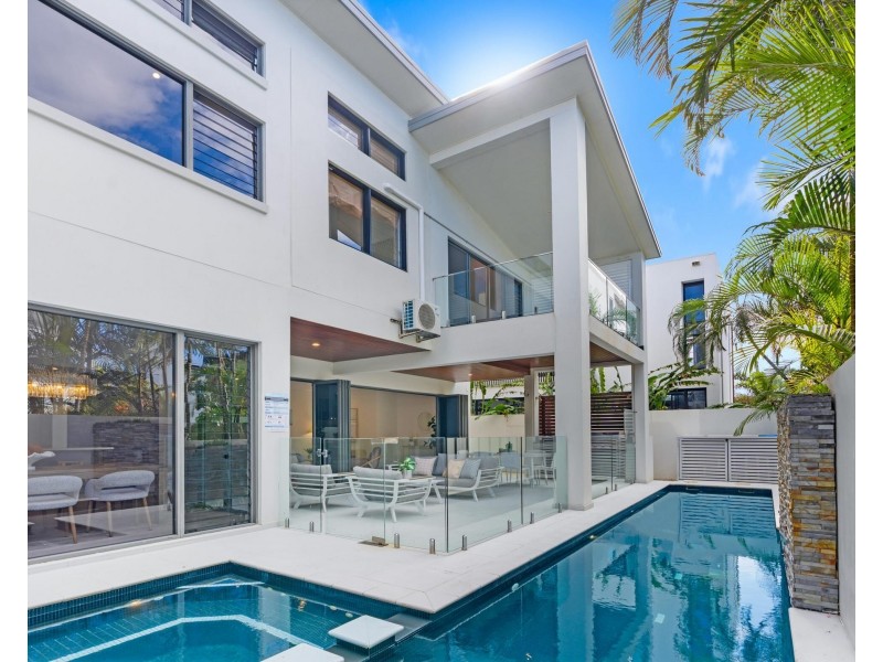 7 Seabeach Avenue, Mermaid Beach QLD 4218