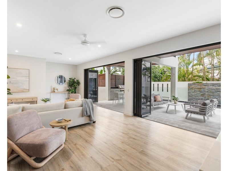 7 Seabeach Avenue, Mermaid Beach QLD 4218