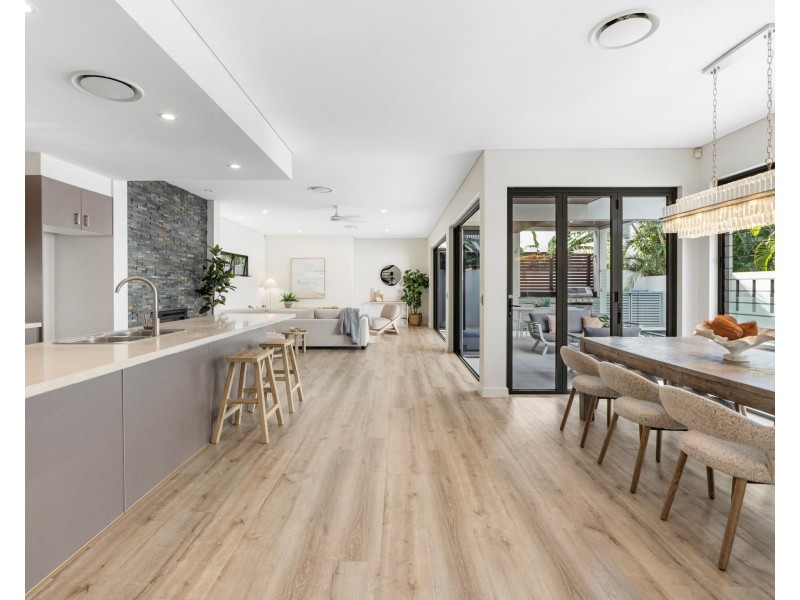 7 Seabeach Avenue, Mermaid Beach QLD 4218