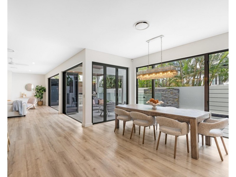 7 Seabeach Avenue, Mermaid Beach QLD 4218