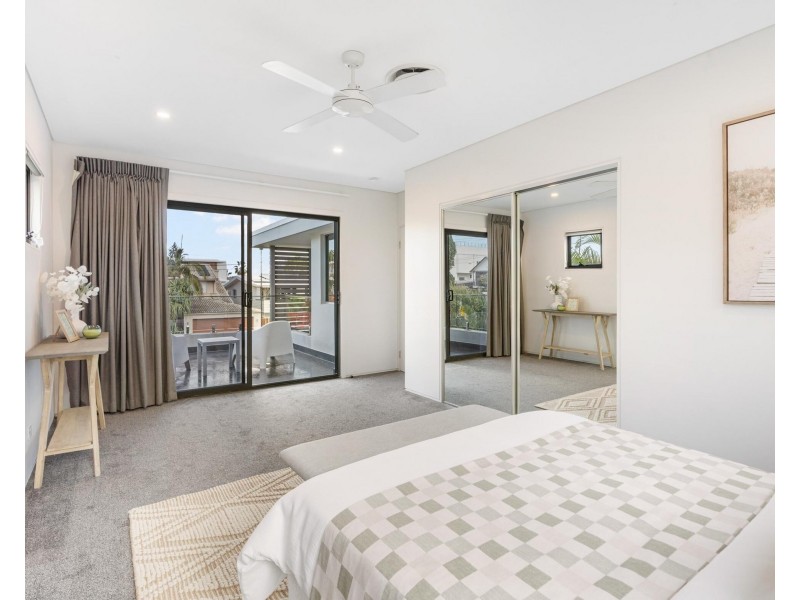 7 Seabeach Avenue, Mermaid Beach QLD 4218