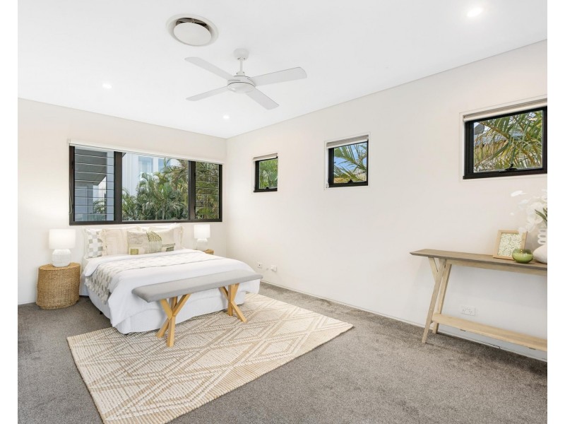 7 Seabeach Avenue, Mermaid Beach QLD 4218