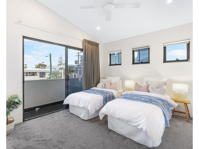 7 Seabeach Avenue, Mermaid Beach QLD 4218