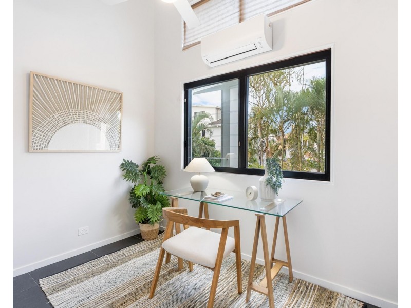 7 Seabeach Avenue, Mermaid Beach QLD 4218